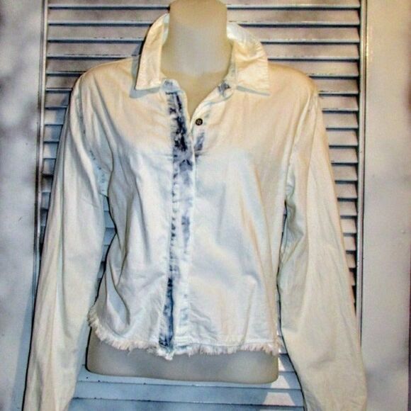 Free Heart XS Distressed Cropped Button - Picture 7 of 9